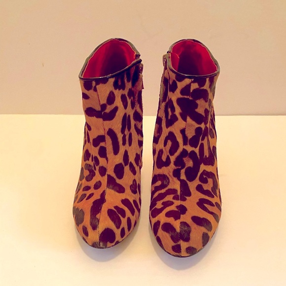 Leopard print high heel booties. - Picture 3 of 3